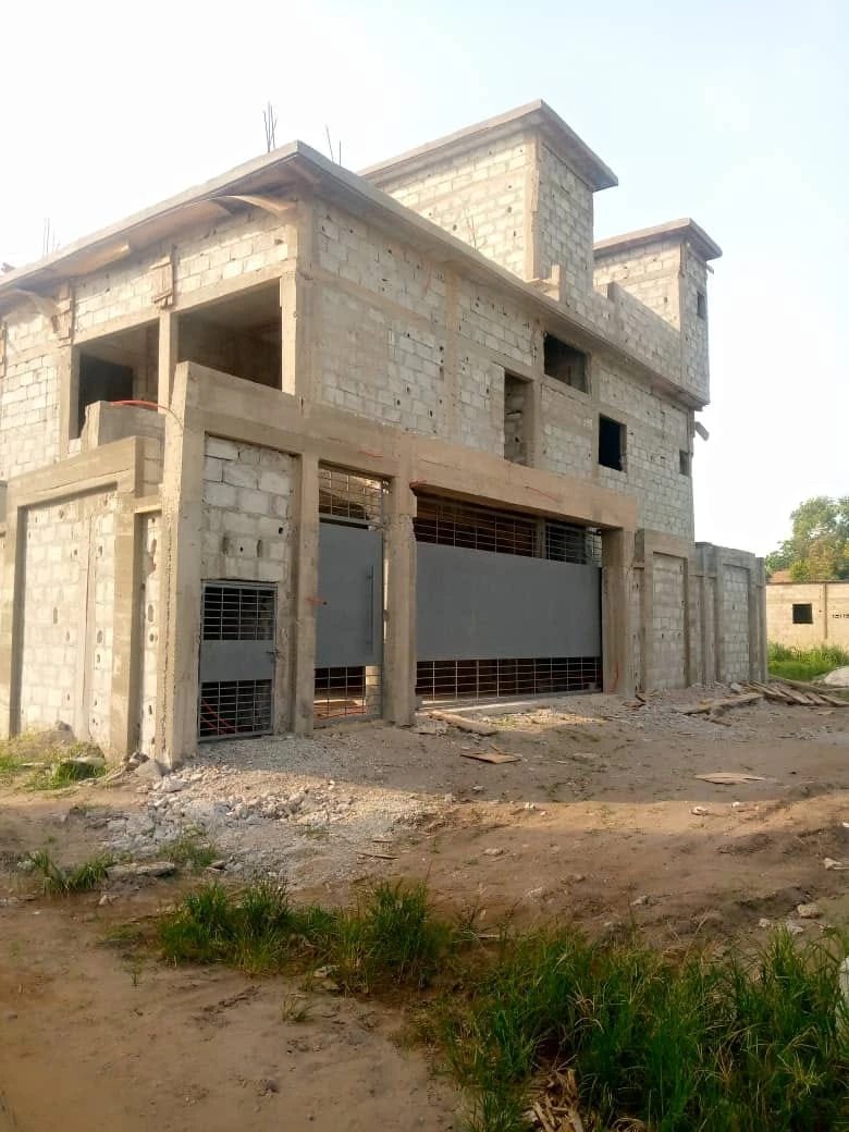 VILLA EN VENTE A BINGERVILLE