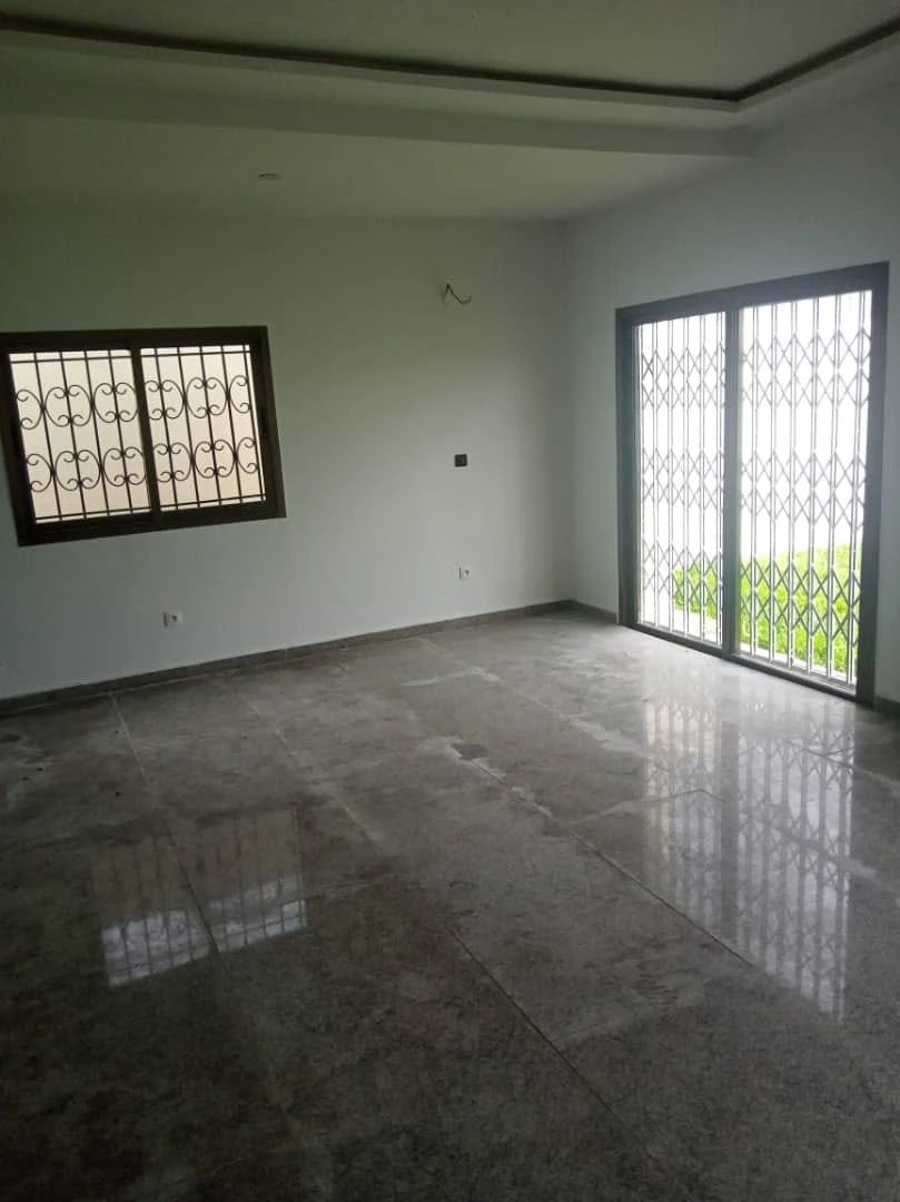 Villa for rent 300 m². BINGERVILLE. 