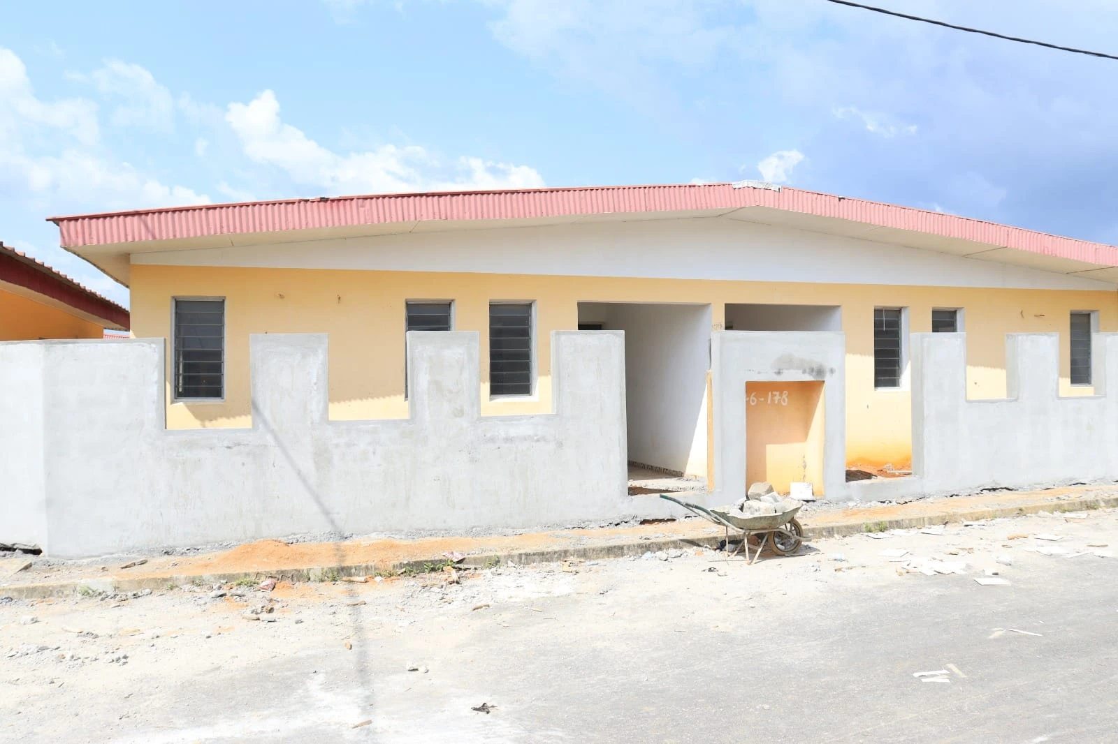 VILLAS DE 3 PIECES A VENDRE A EBIMPE