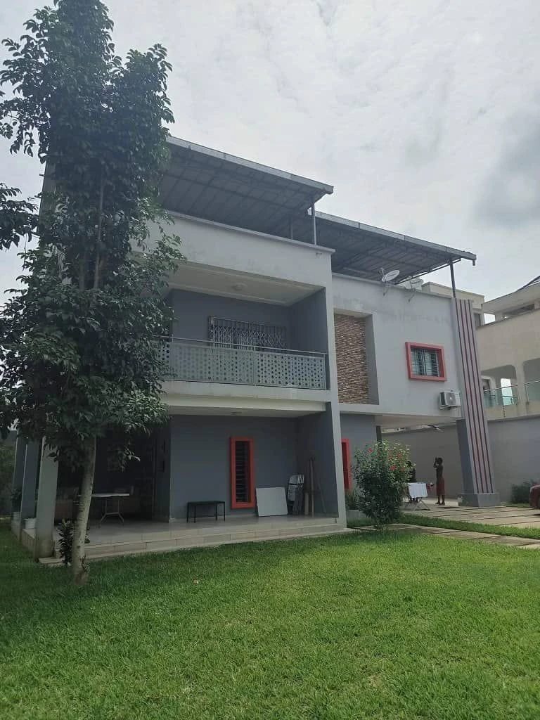 Duplex for sale 613 m². BINGERVILLE. 