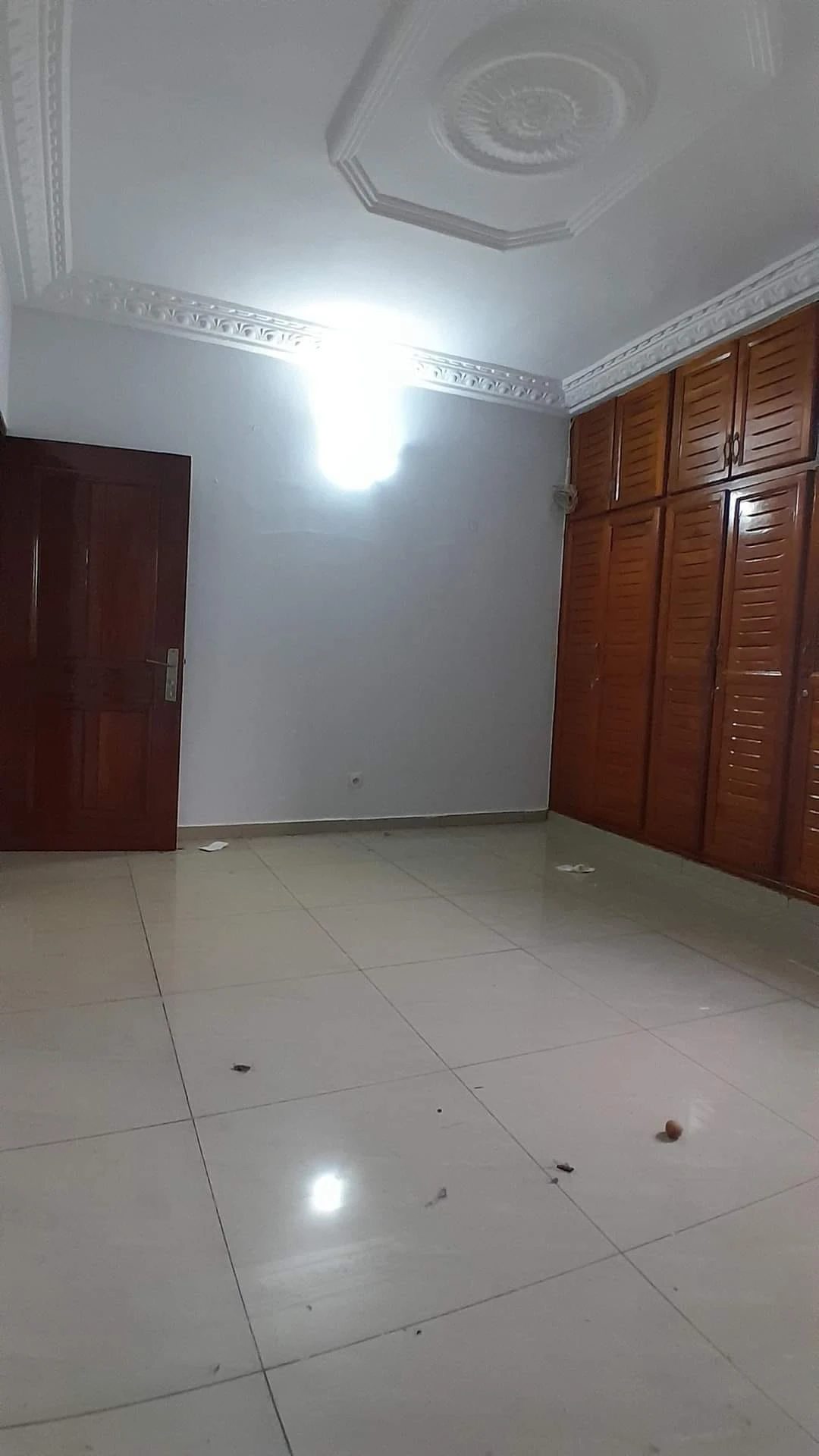 Apartment for rent 300 m². BINGERVILLE. 