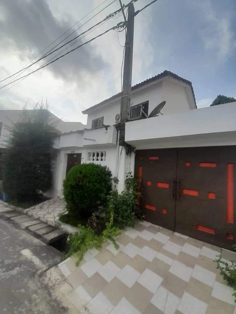 Villa for sale 200 m². CITE ORIBAT 2, COCODY FAYA ROUTE ABBATA DANS LA COTE ORIBAT 2. 