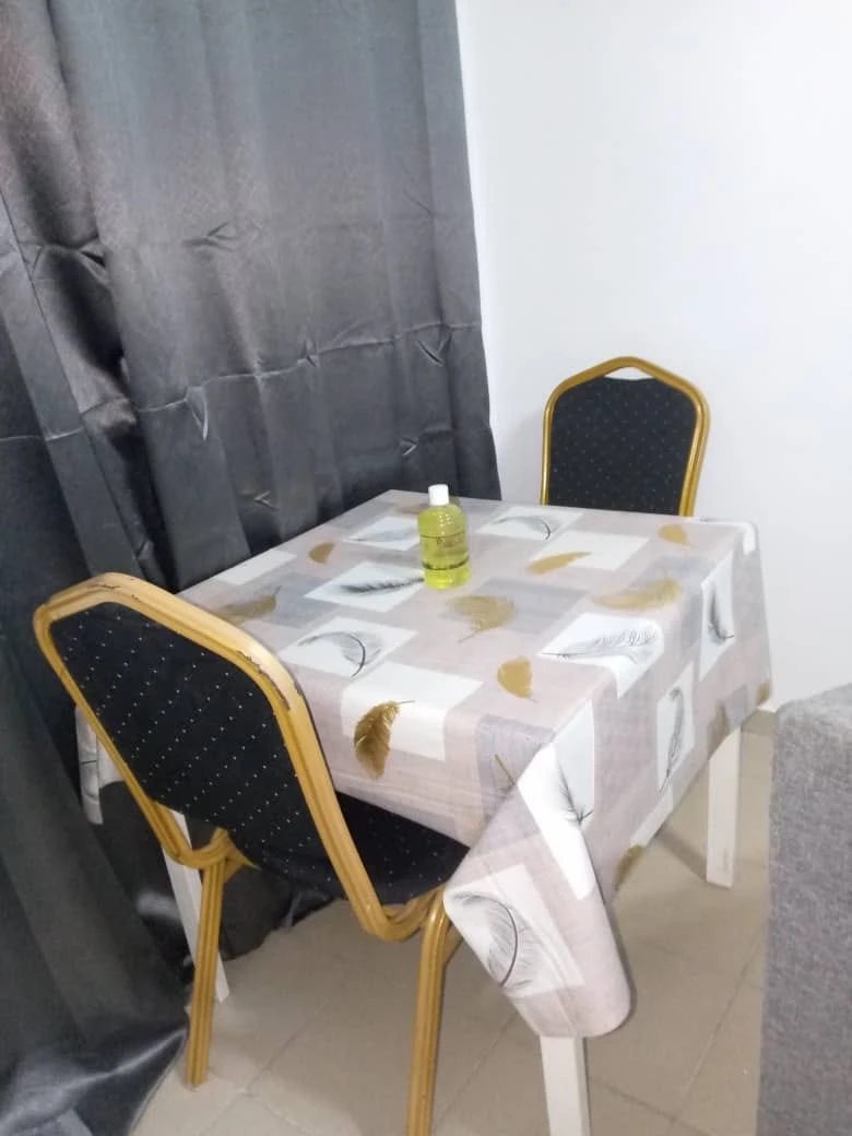 Entire place for rent 100 m². KOUMASSI REMBLAIS VERS PETROCI. 