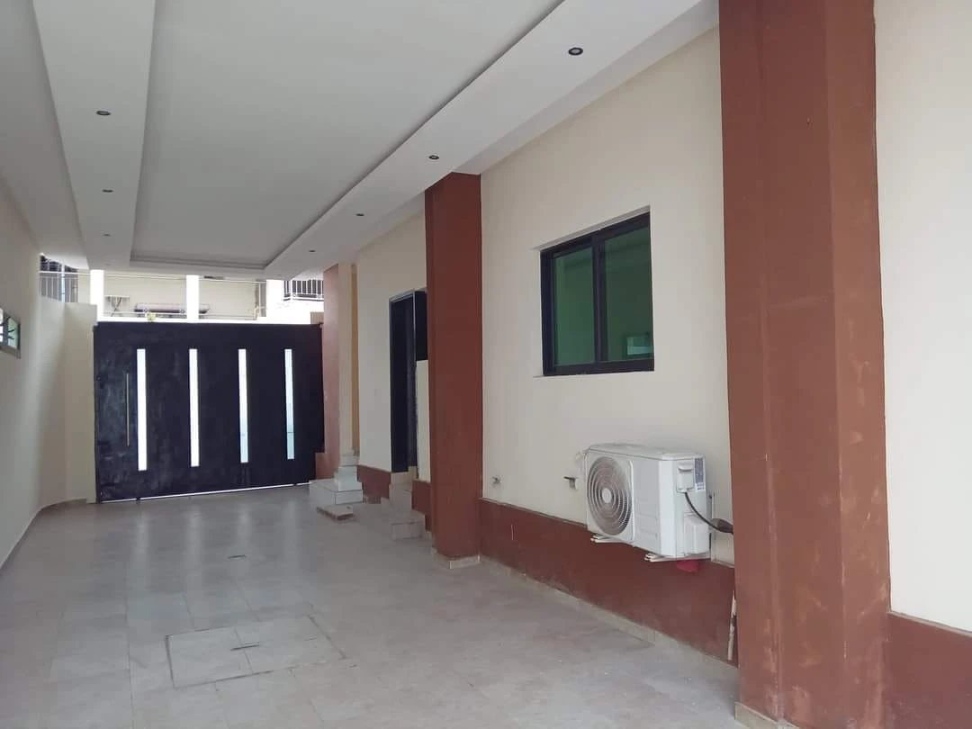 Villa for rent 150 m². Bingerville. 